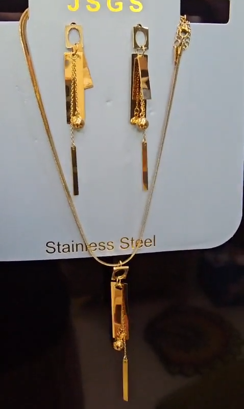 Anti-Tarnish Pure Stainless Steel Pendant & Earring Set – Elegant Everyday Shine ✨